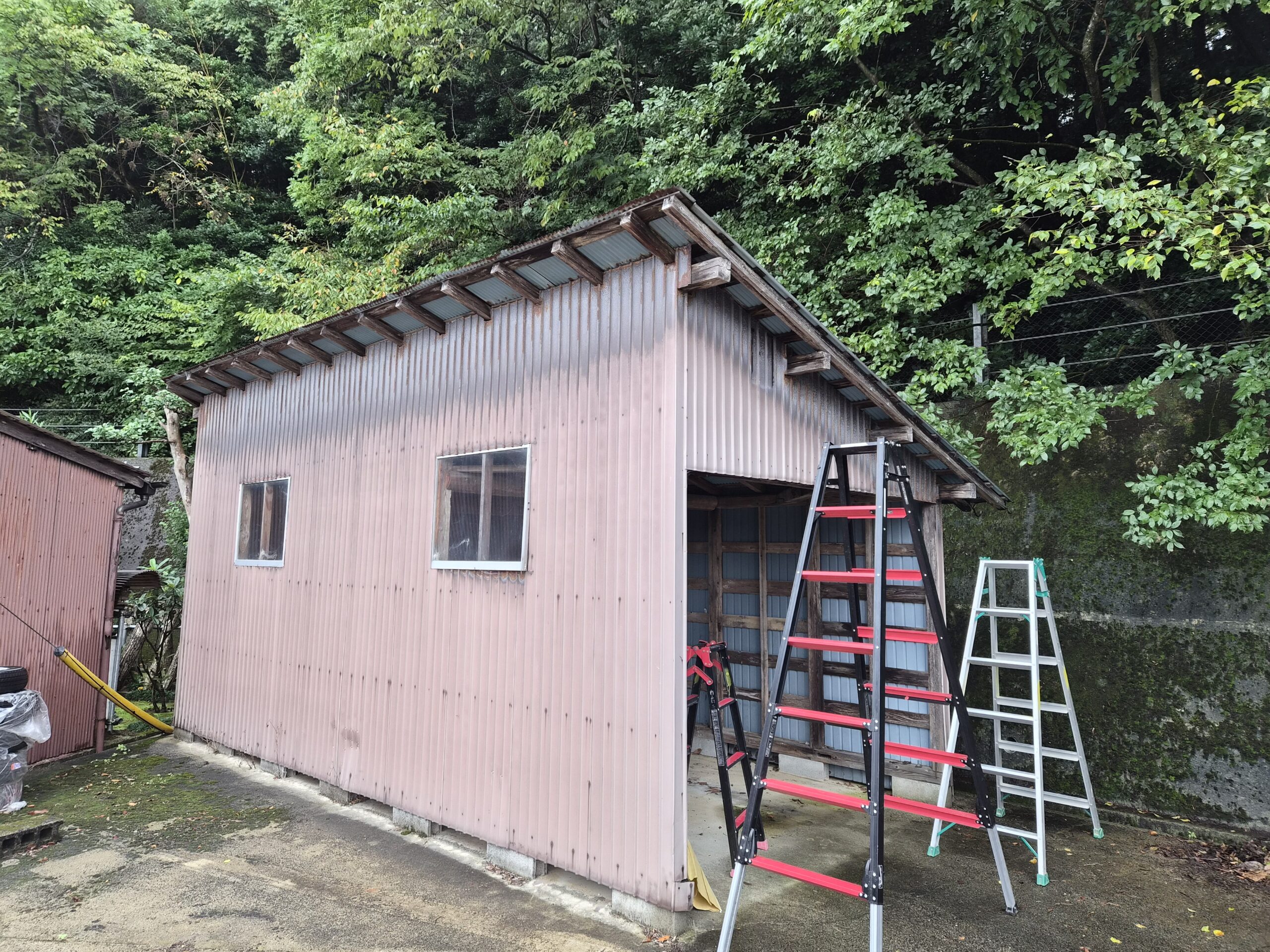 車庫の波板張り替え工事(ガルバリウム鋼板仕上げ)