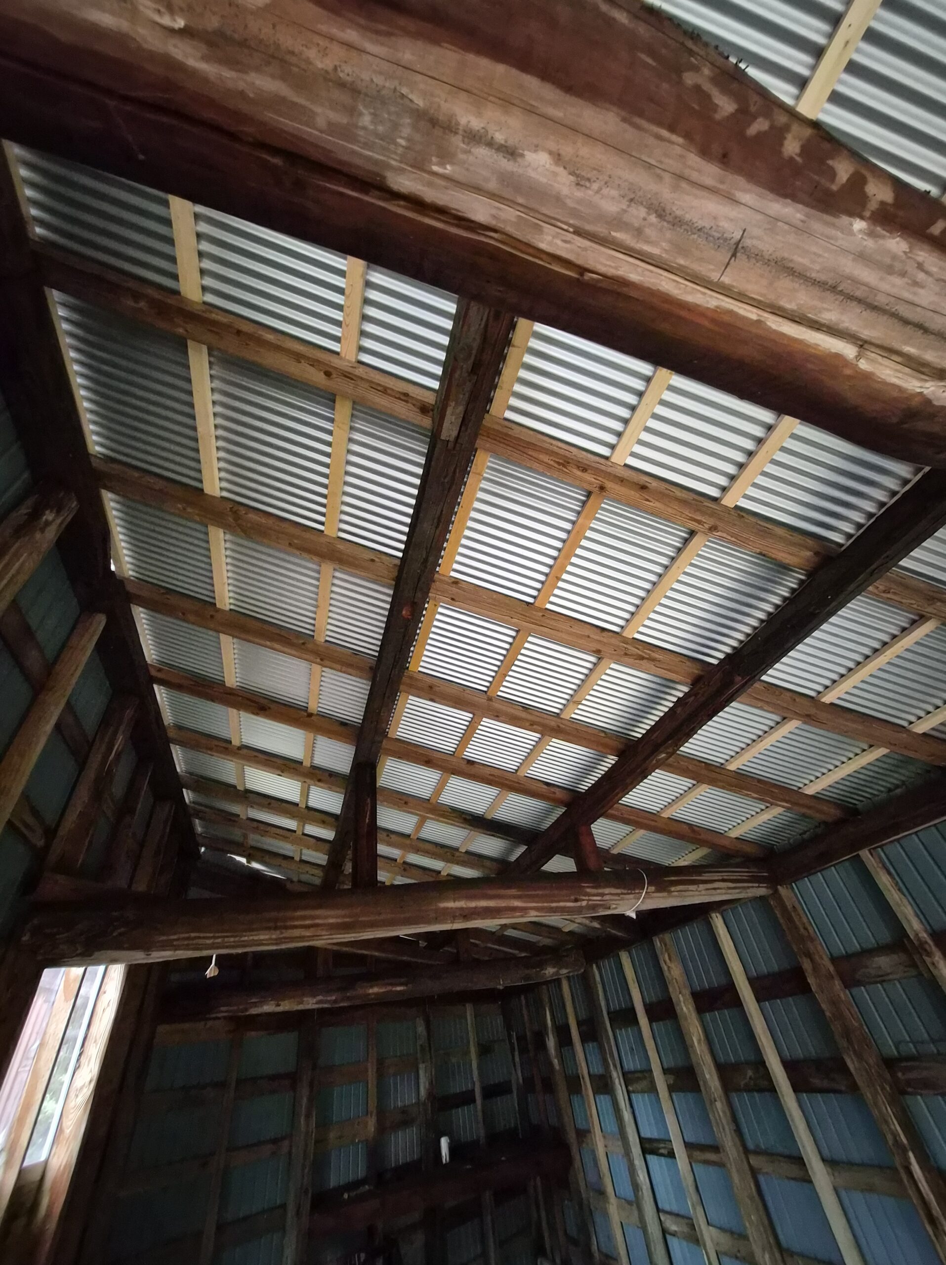 車庫の波板張り替え工事(ガルバリウム鋼板仕上げ)