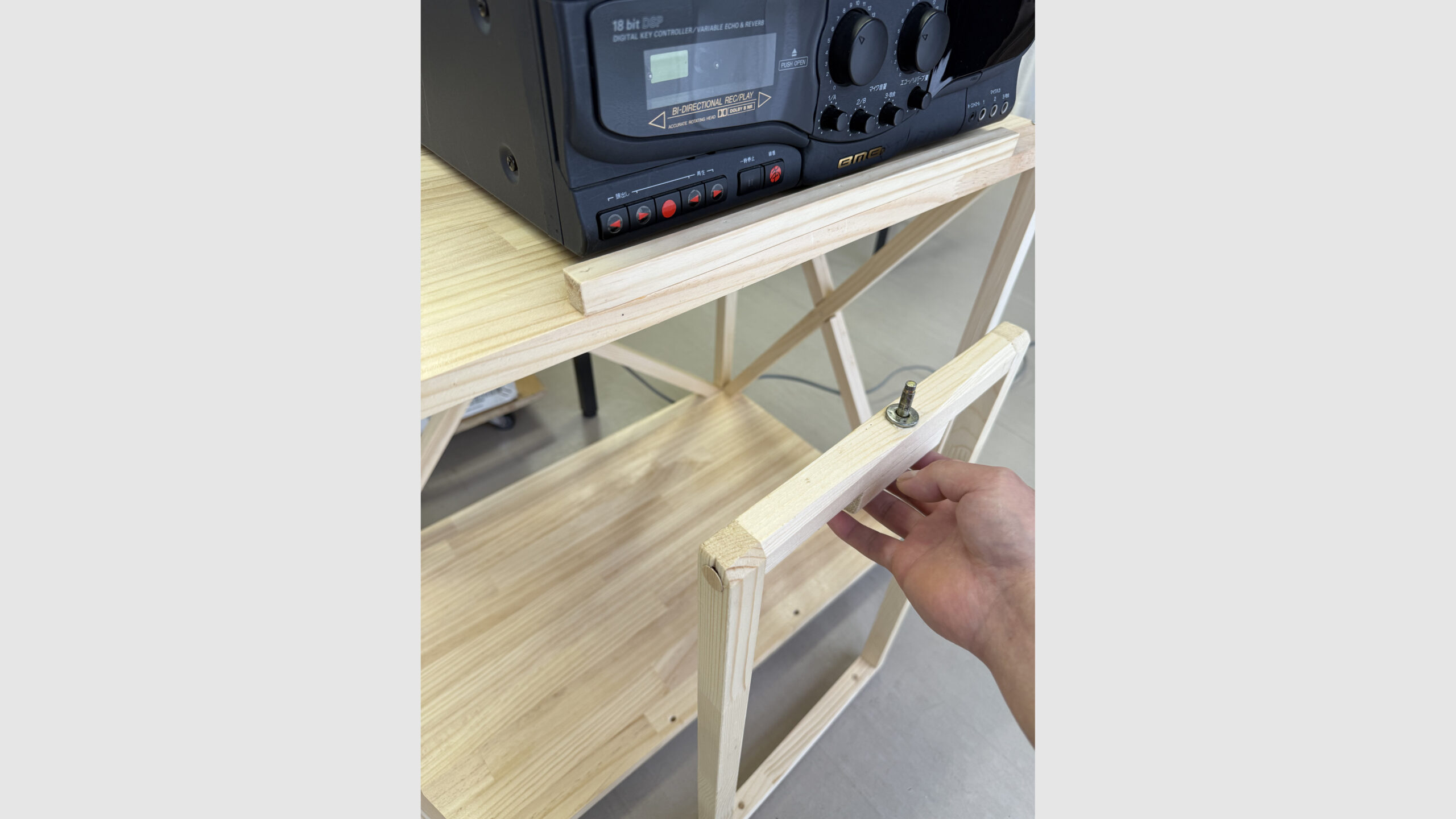 カラオケ機材専用の造作オーディオ棚を製作・設置