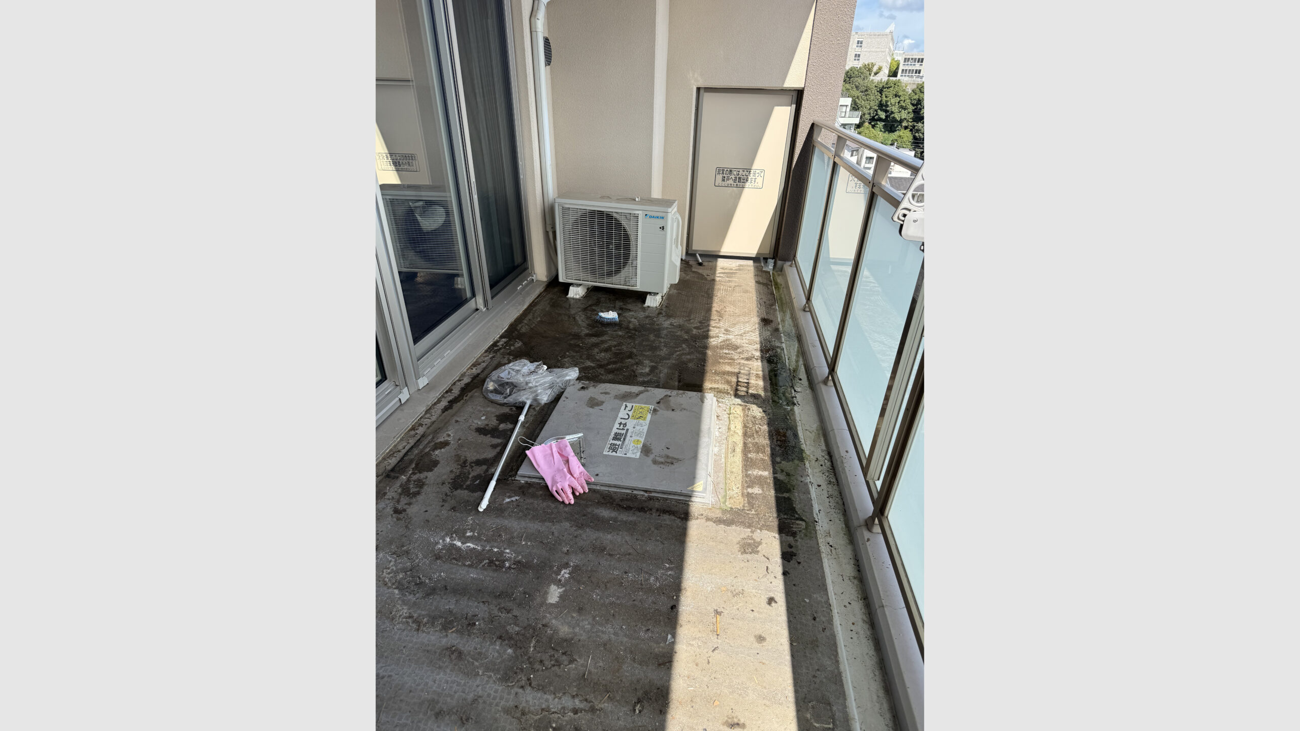 マンションベランダのウッドデッキ解体工事