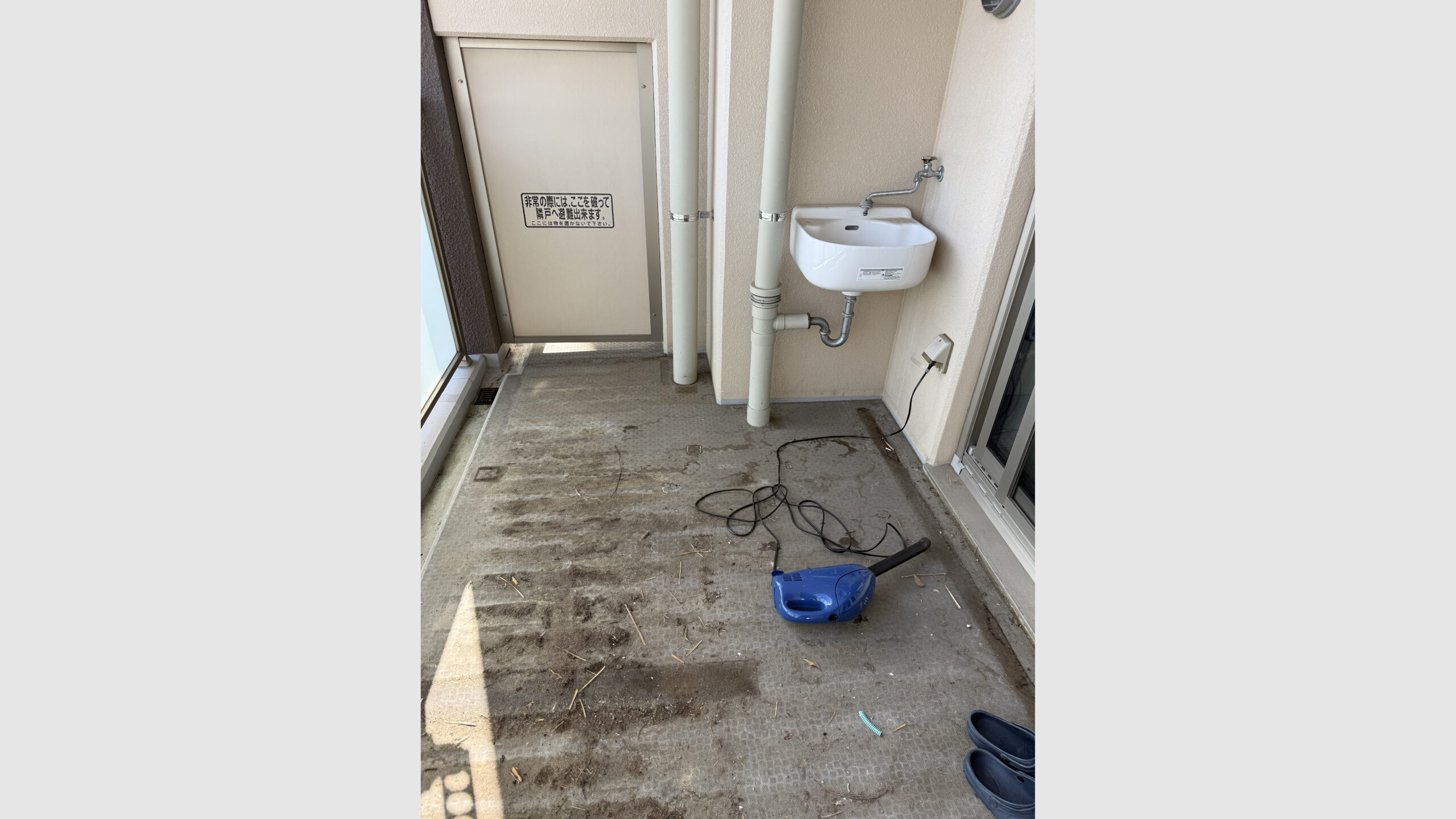 マンションベランダのウッドデッキ解体工事