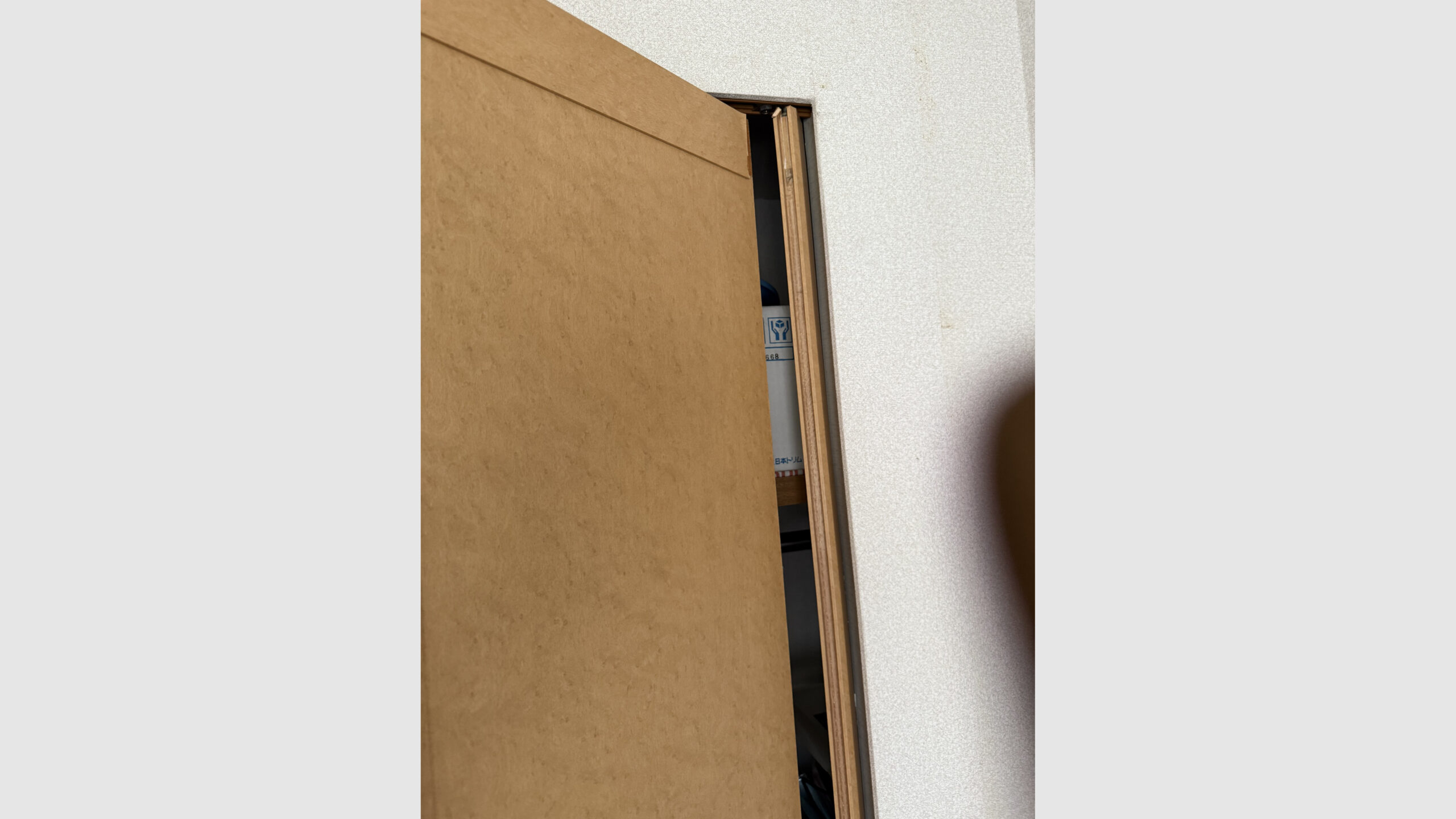 クローゼット扉の修理工事