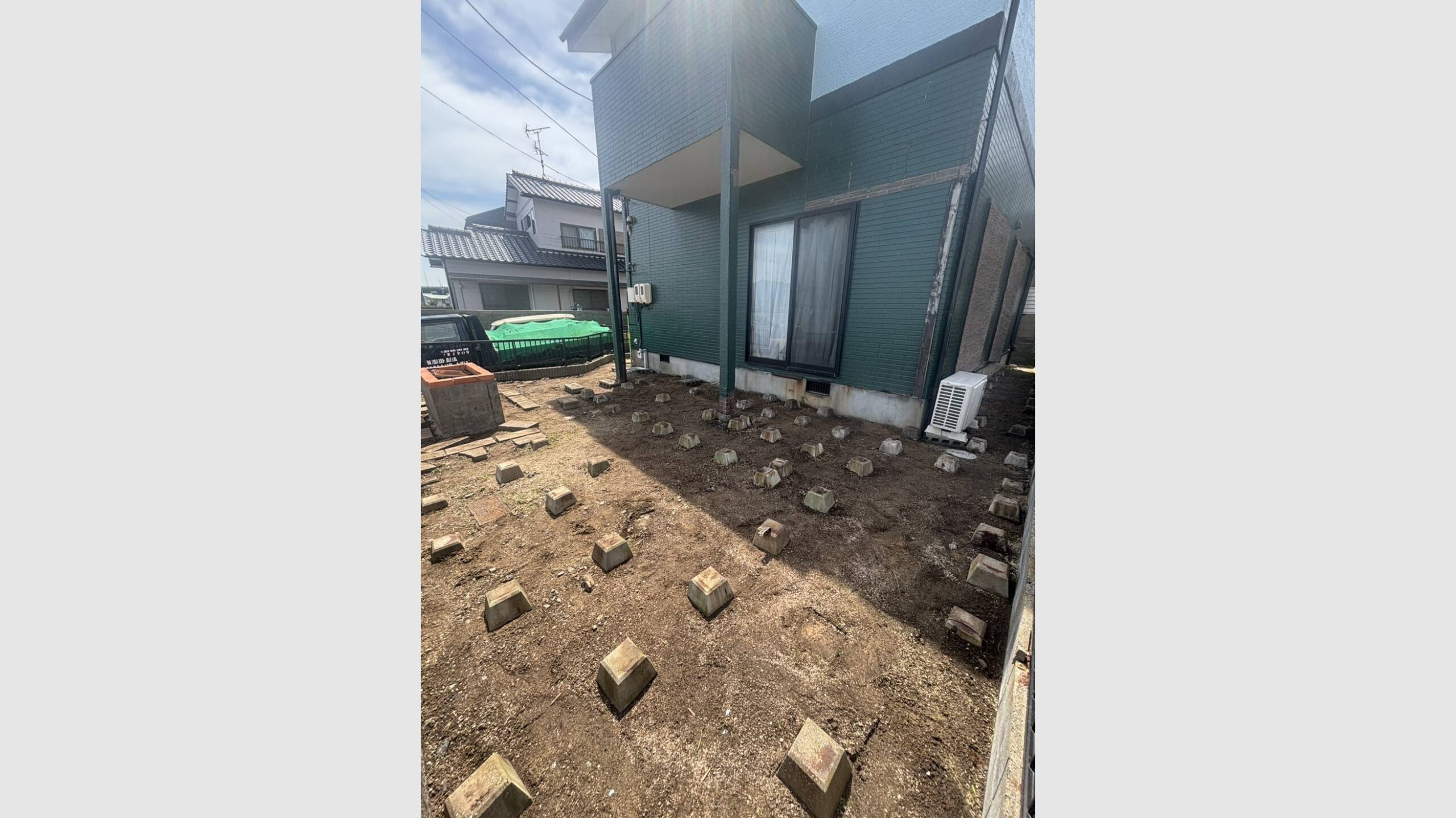 海沿いの住まいにある屋根付きウッドデッキの解体工事