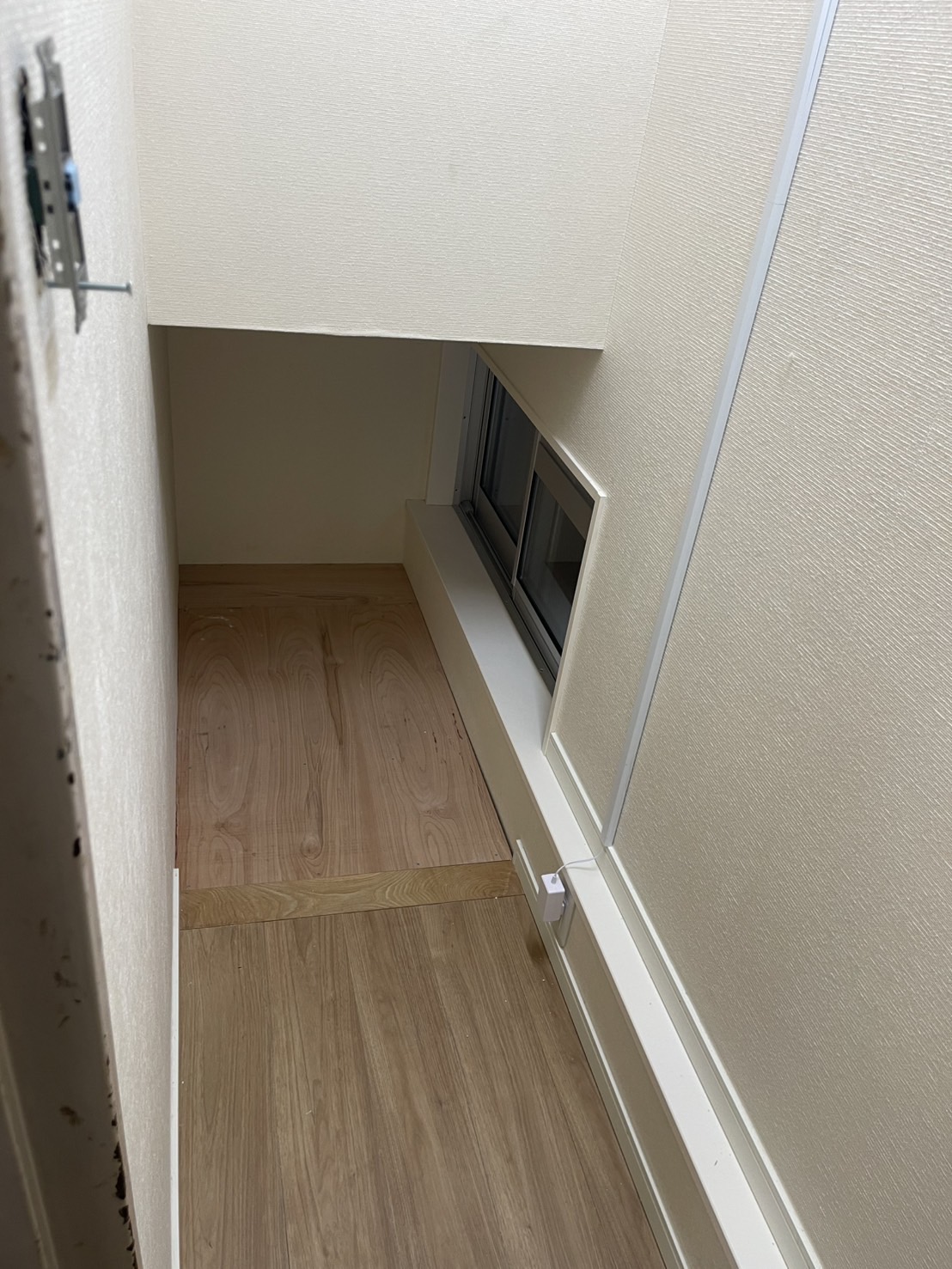 ロフトの穴塞ぎ工事およびはしご撤去