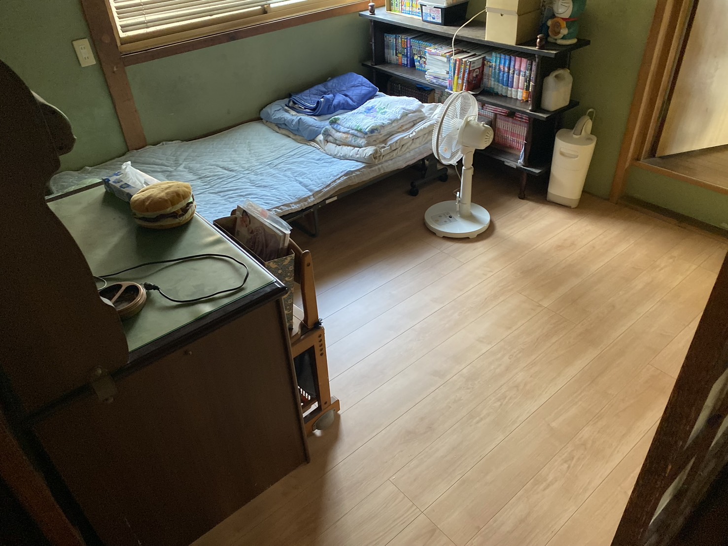 洗面所と寝室の床張り替え工事