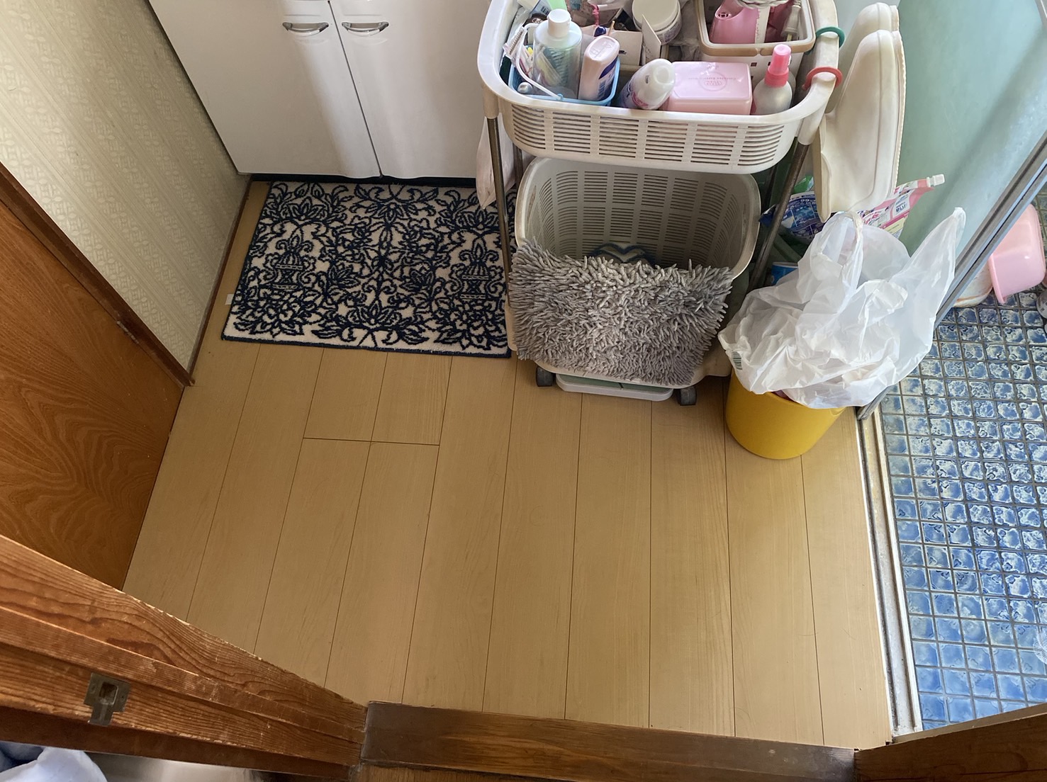 洗面所と寝室の床張り替え工事