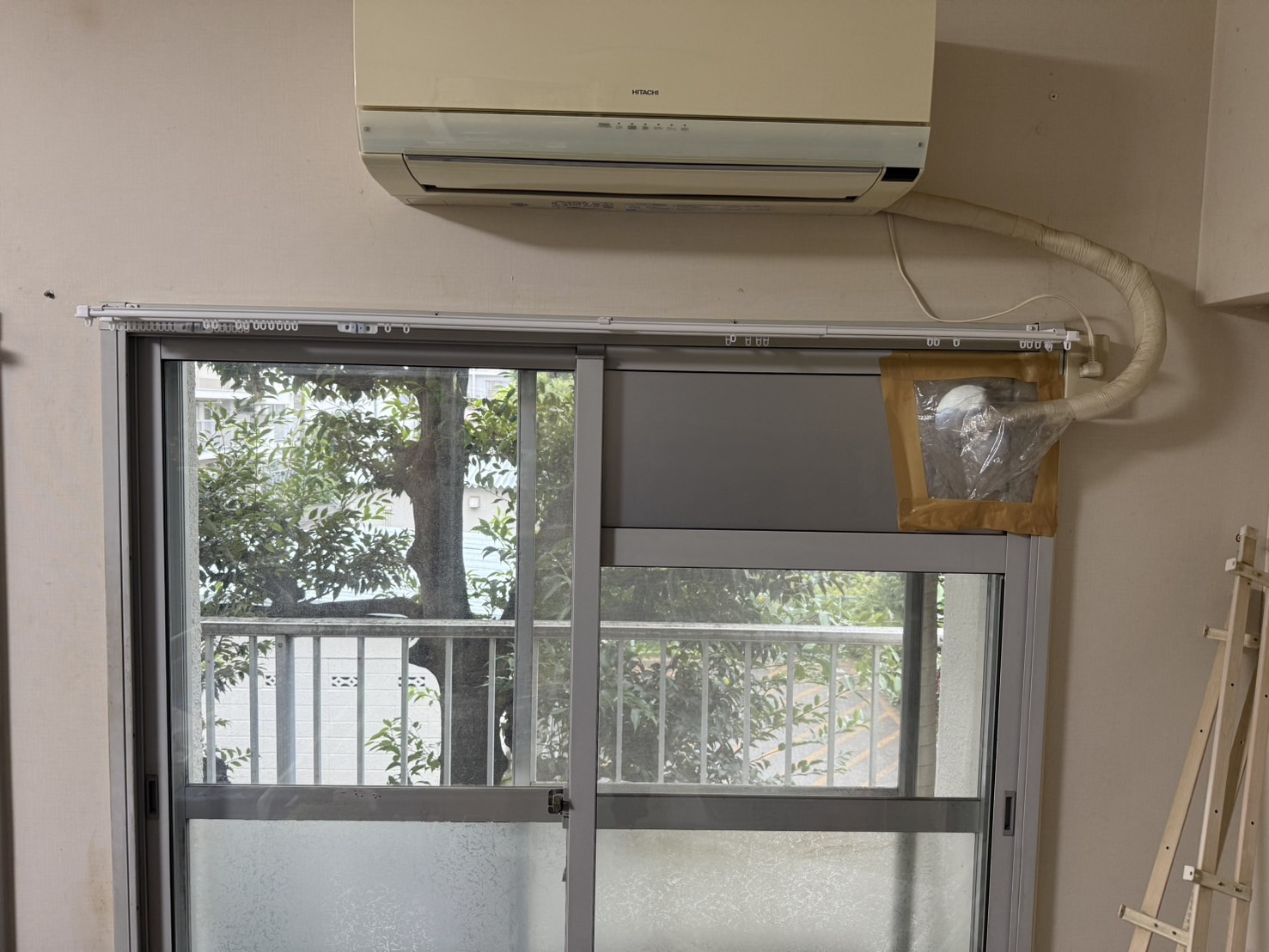 カーテンレールの交換および新設工事(計3か所)