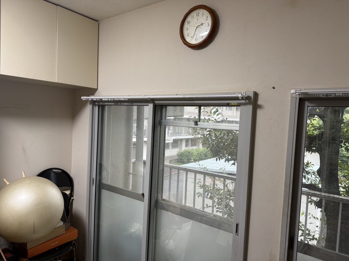 カーテンレールの交換および新設工事(計3か所)