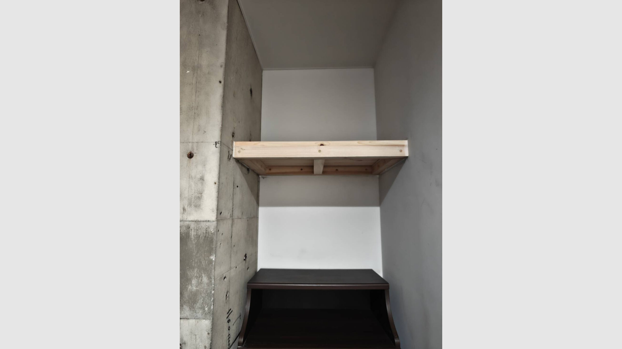 神棚を設置するための棚の造作工事