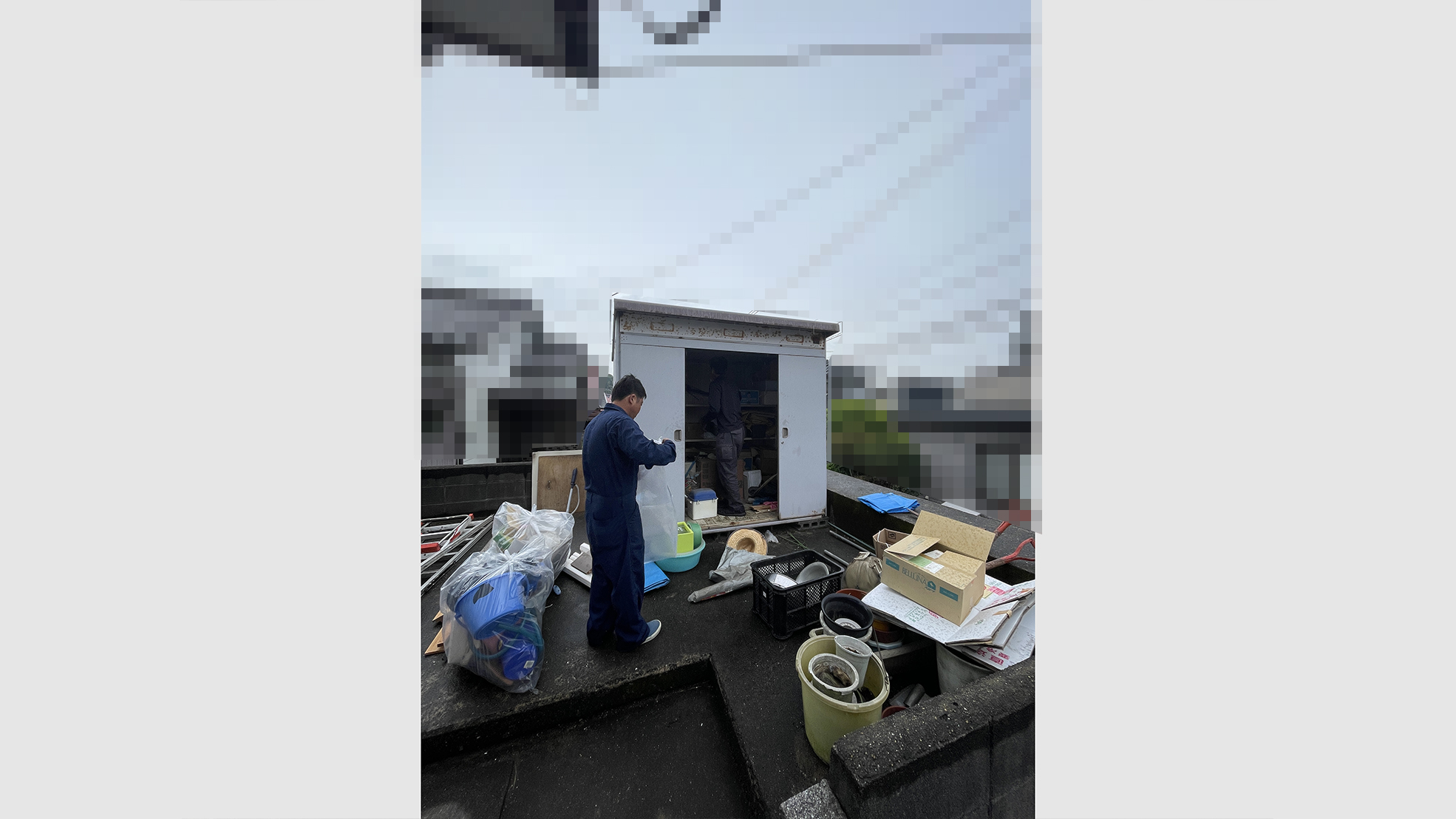 駐車場上の物置解体と中身の撤去工事