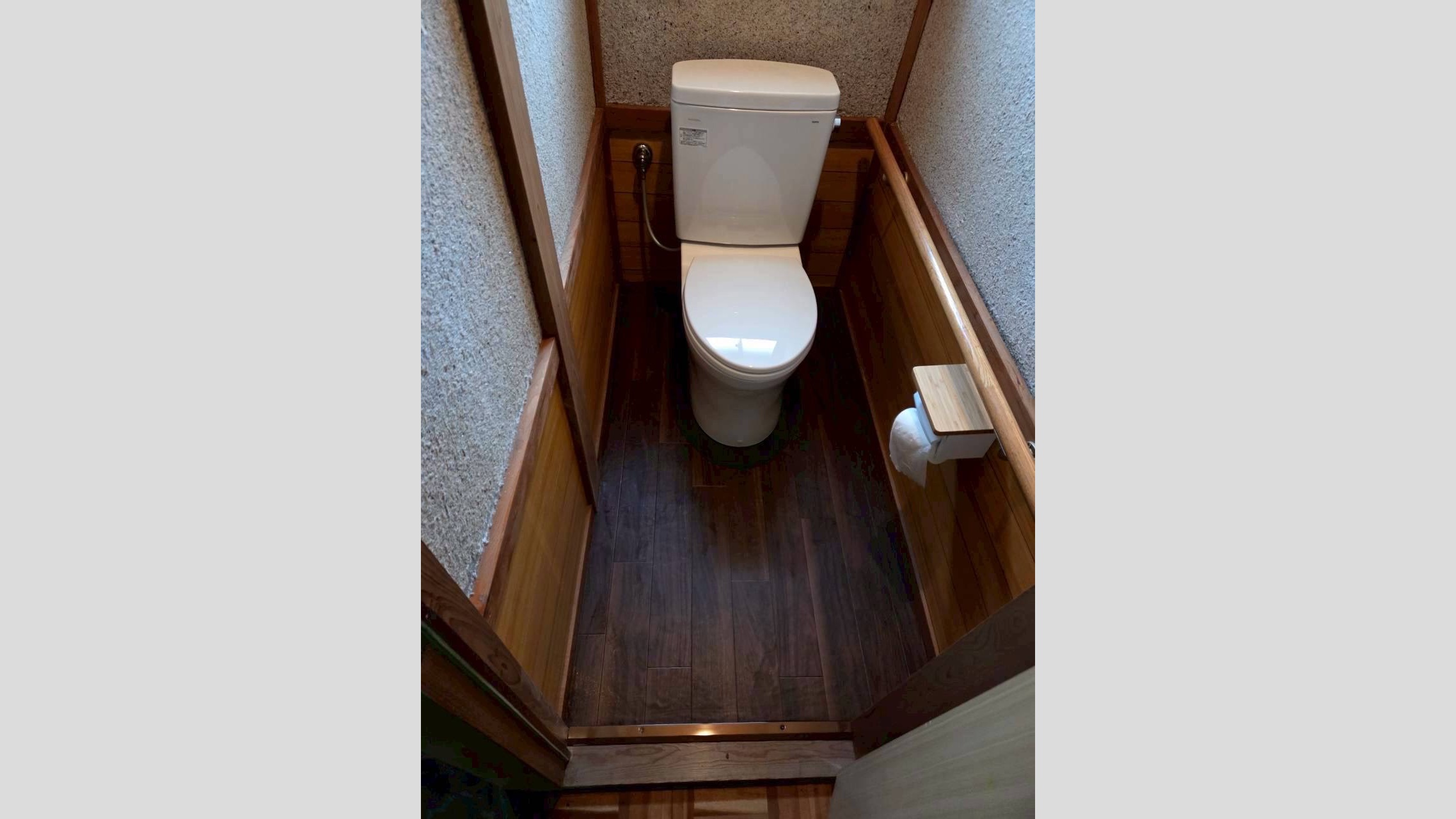 トイレと洗面の床補強と張替え