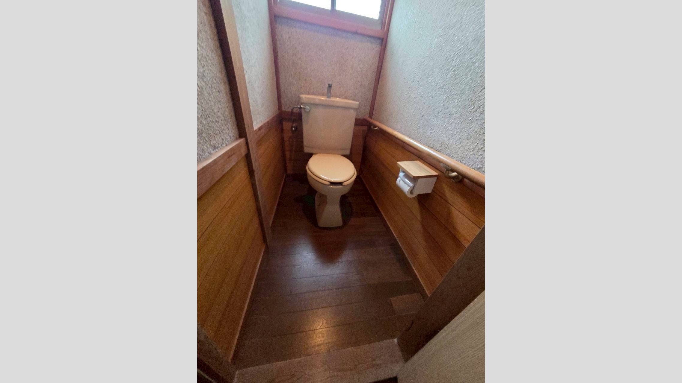 トイレと洗面の床補強と張替え