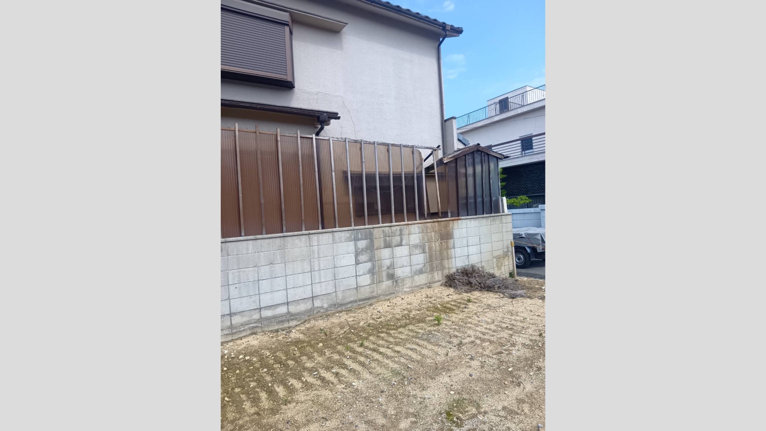 波板の目隠しフェンス造作工事