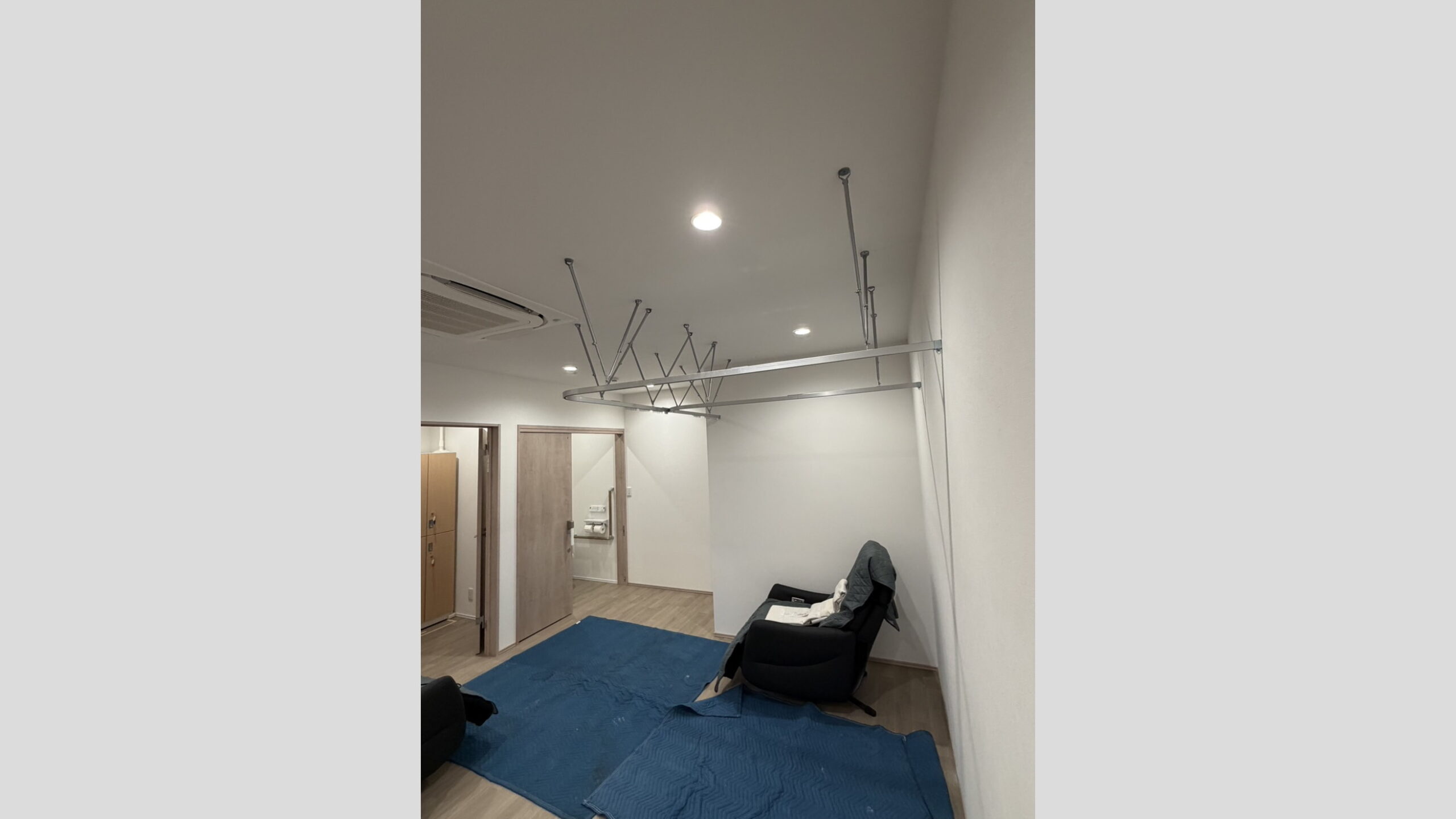 クリニックの天井カーテンレール取り付け工事(3箇所)