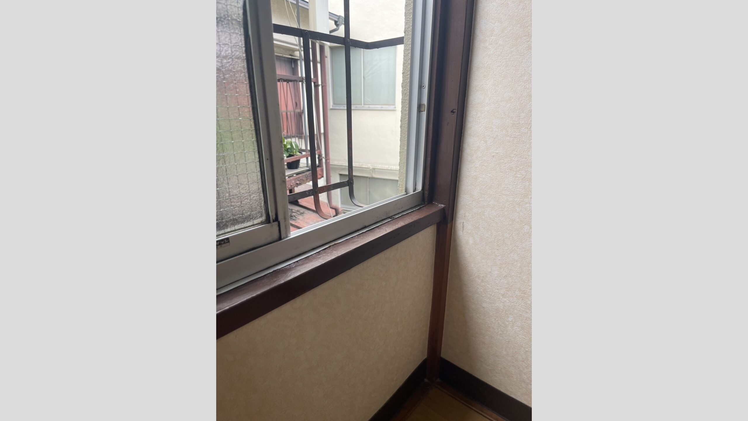 窓枠の腐食補修工事