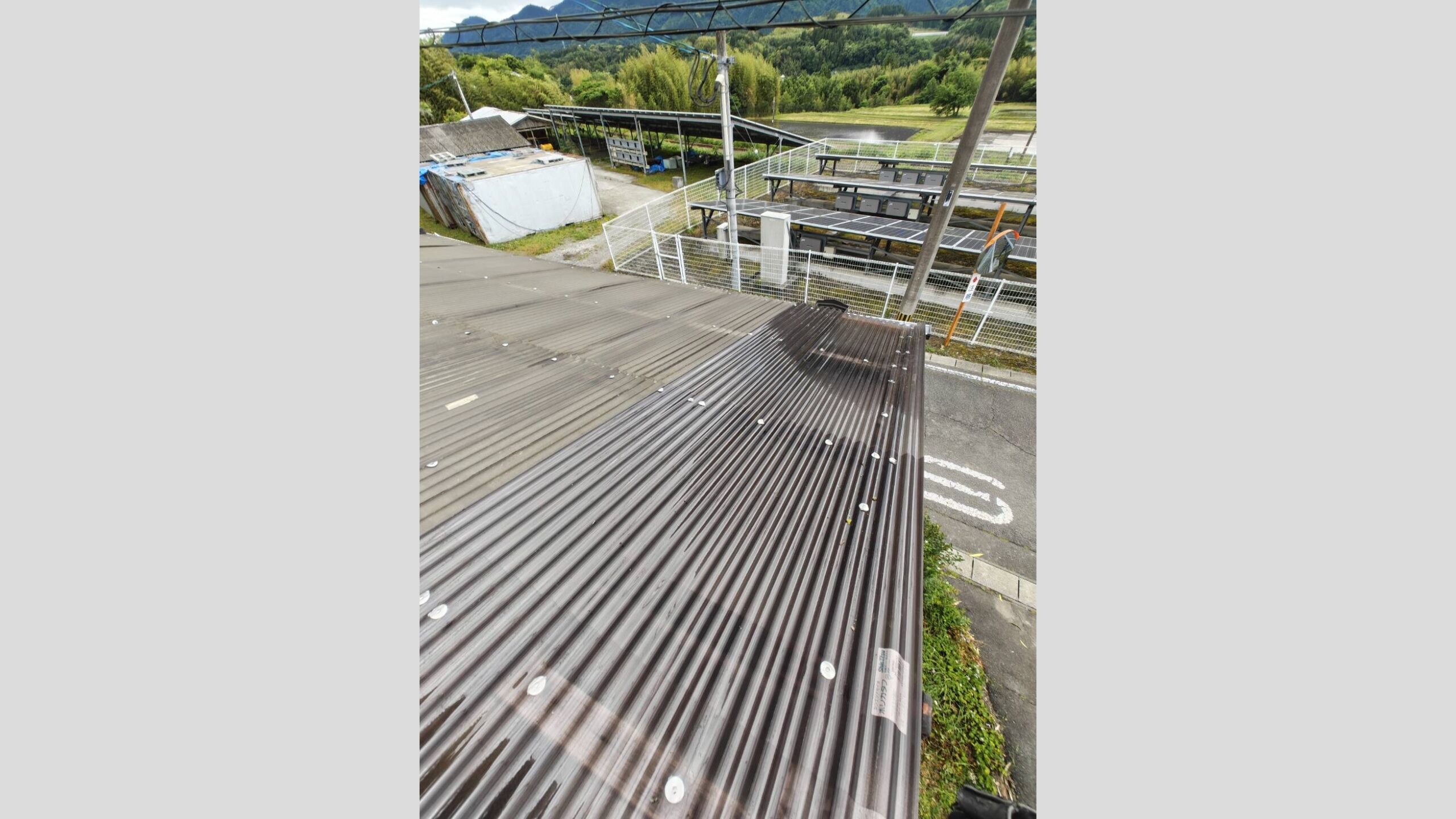 波板屋根の1枚のみ部分張り替え