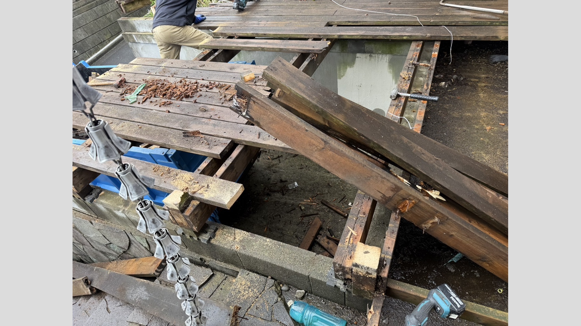 ガレージデッキ(車庫の上がウッドデッキ)の解体工事