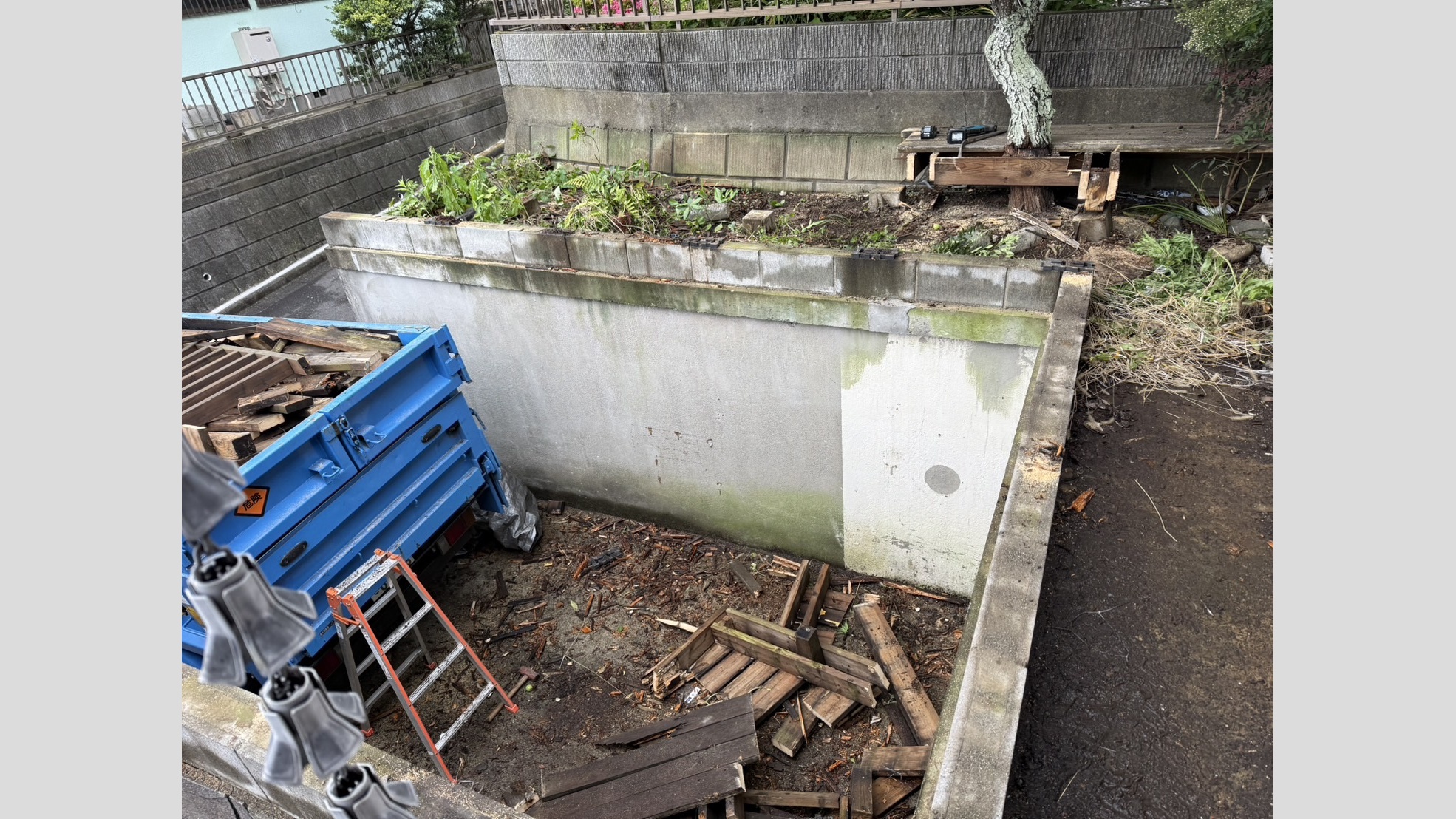 ガレージデッキ(車庫の上がウッドデッキ)の解体工事