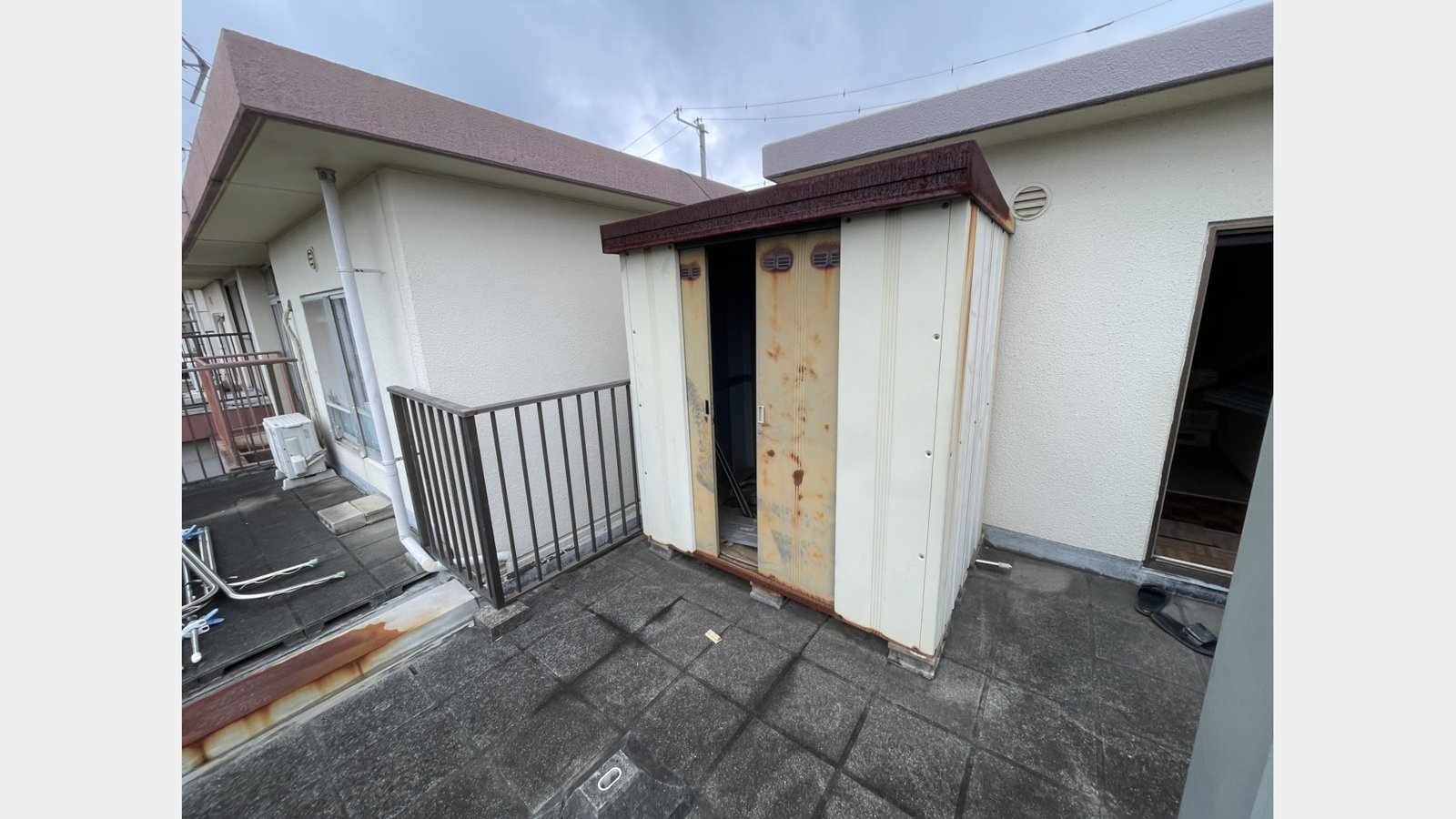 ご実家2階の不用品回収（物置・古いデスク・棚の解体撤去）