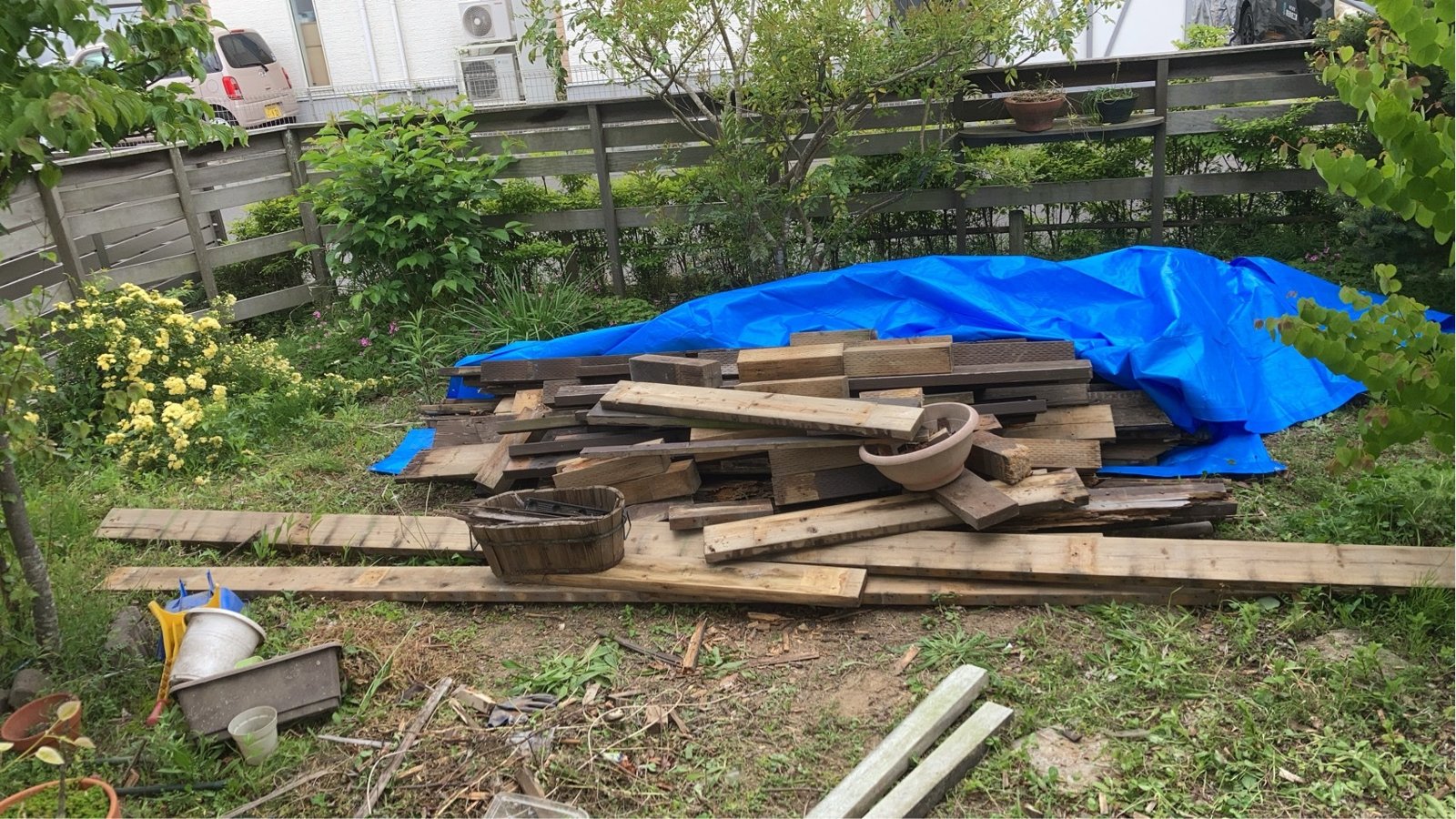 解体済みウッドデッキの廃材処分