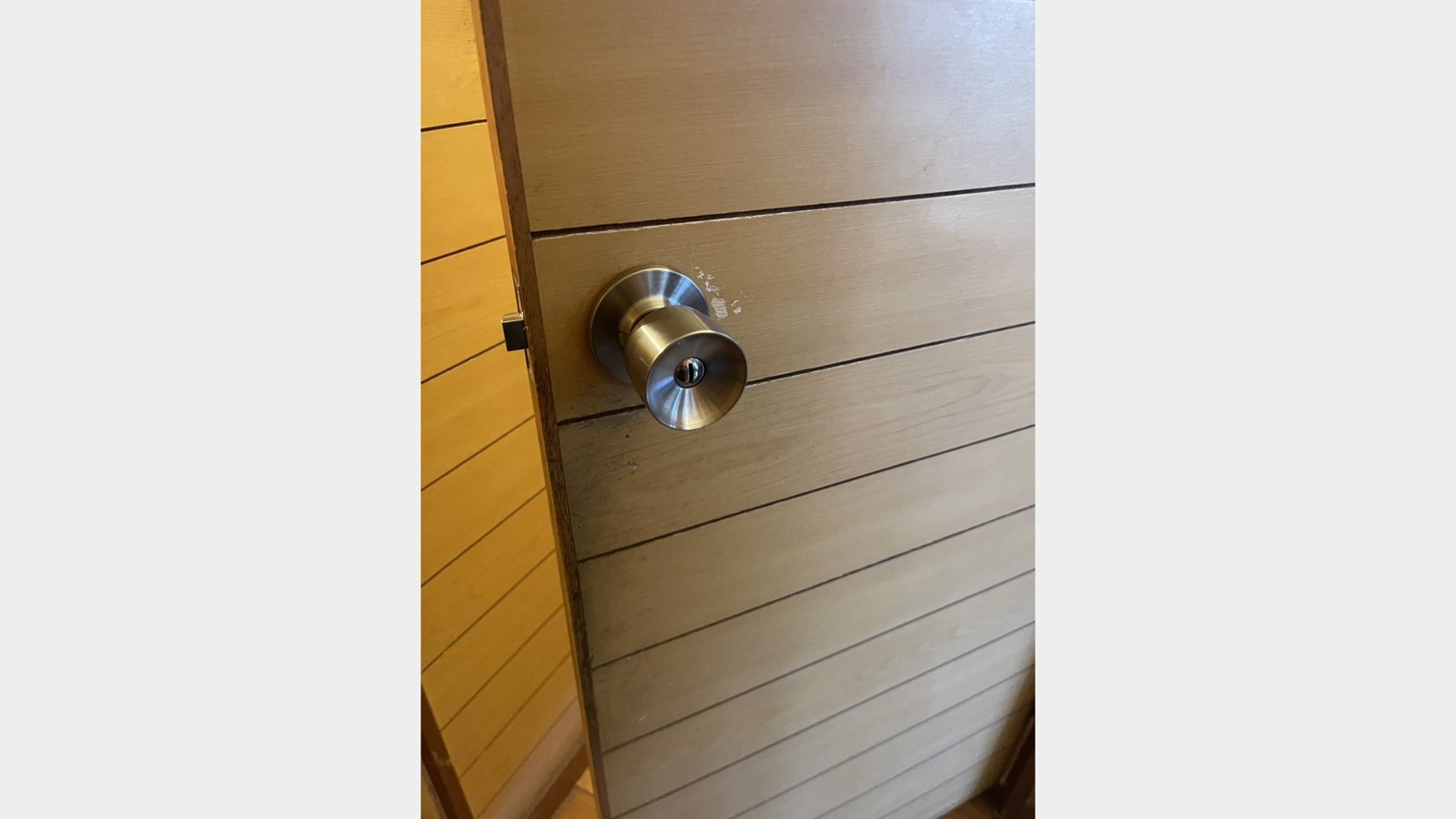 トイレドアのドアノブ（握り玉）交換工事