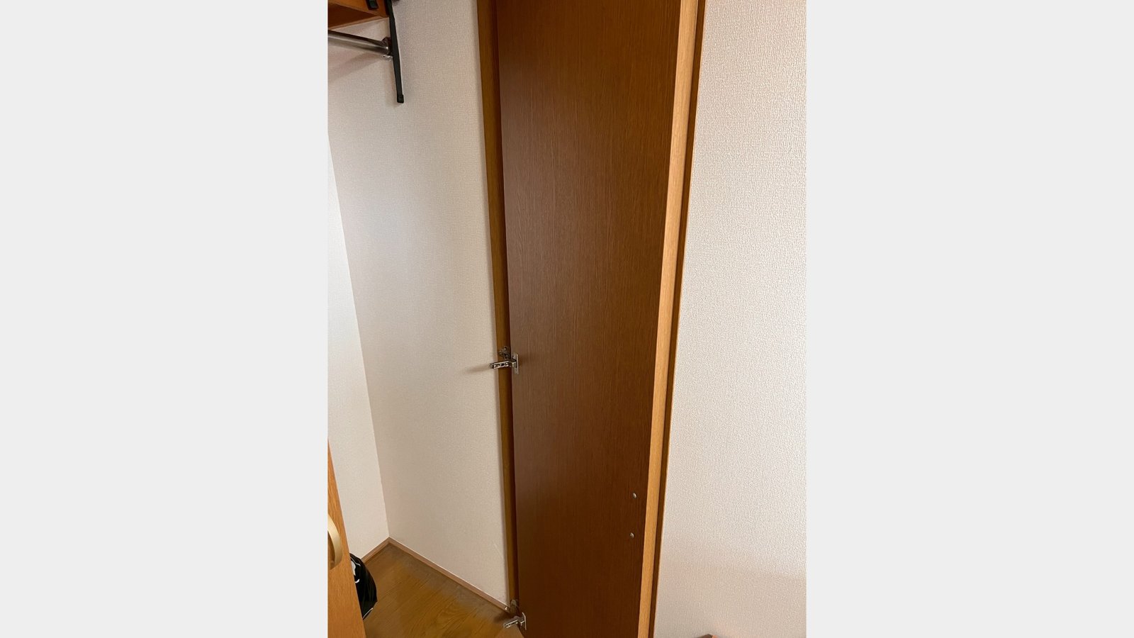 クローゼット扉の蝶番交換工事